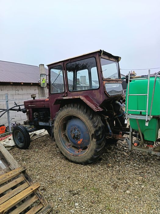 Vând tractoare  U650  , plug pp4 și freza Bomet