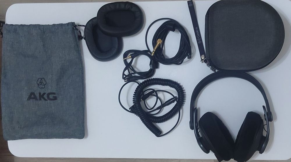 Студийные наушники AKG K371