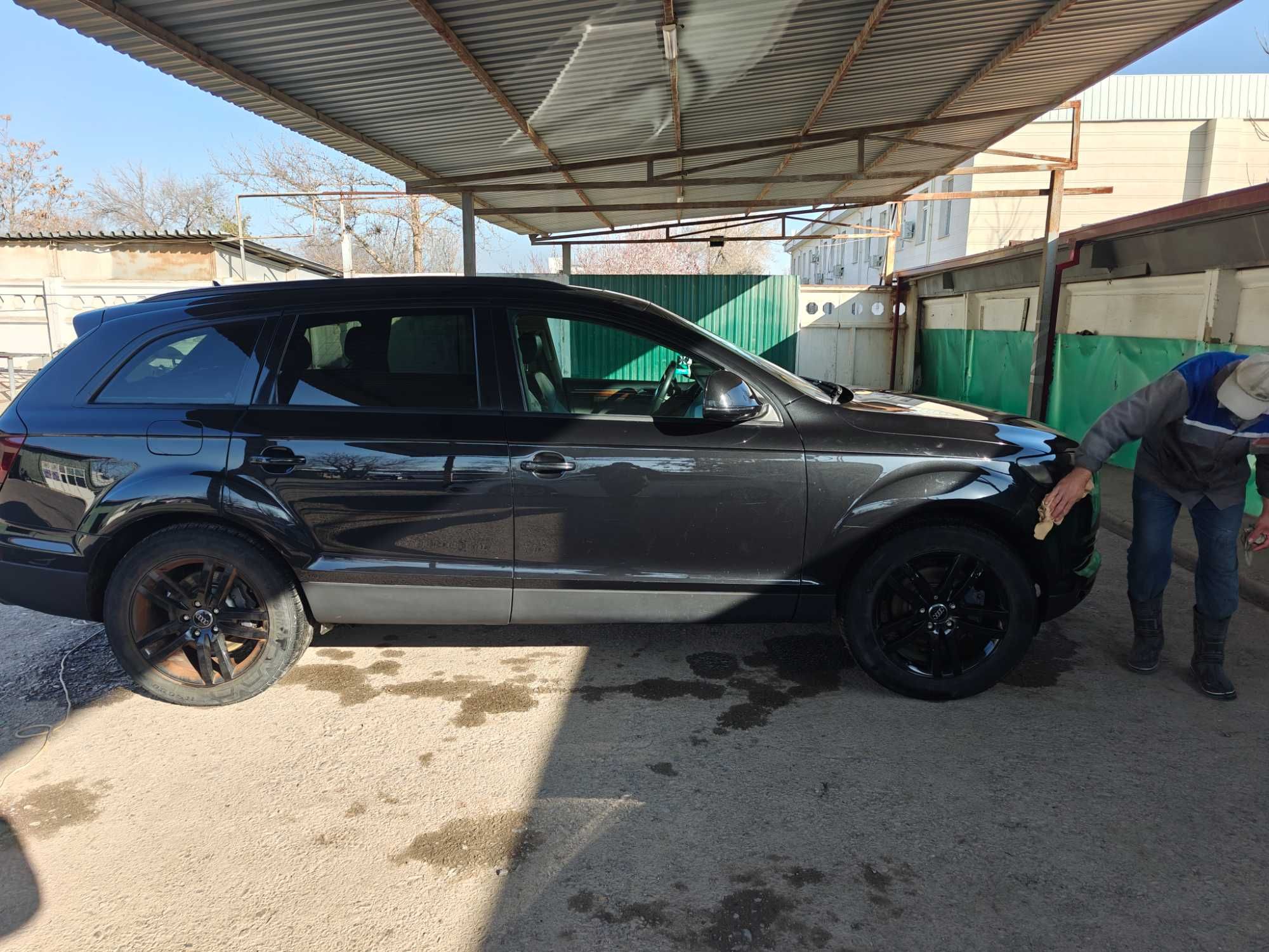 Audi q7  4.2 fsi.  2007г. Или обмен на  дом.