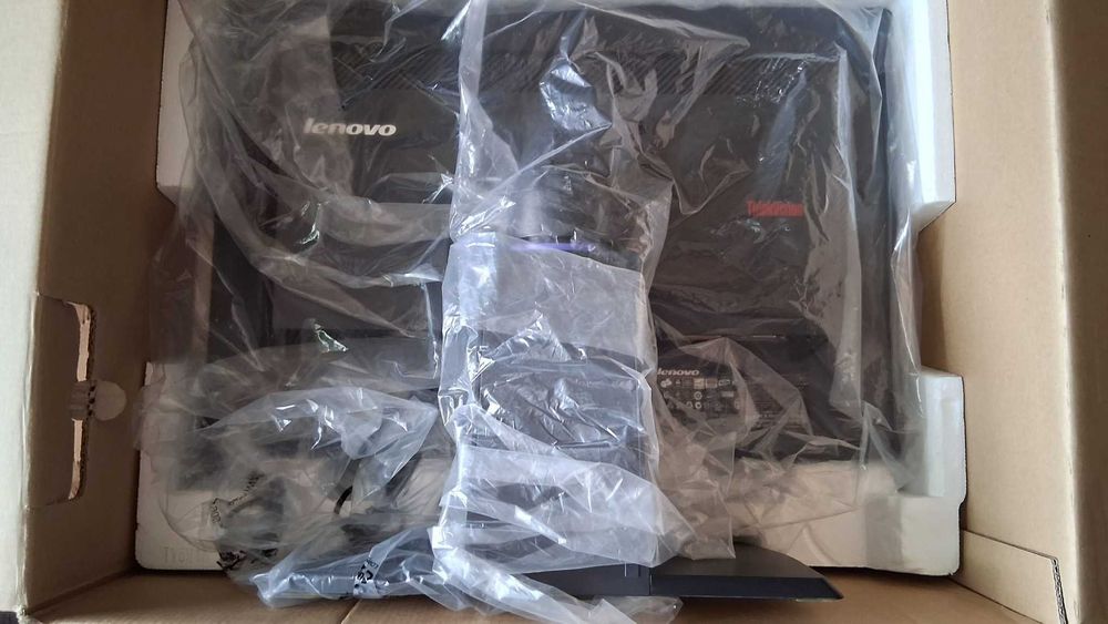 Monitor LCD Lenovo 19"