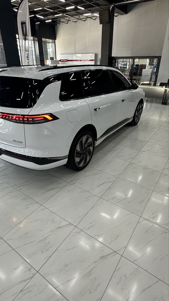 DONGFENG 008 Gibrid 1300km CLTC C16
