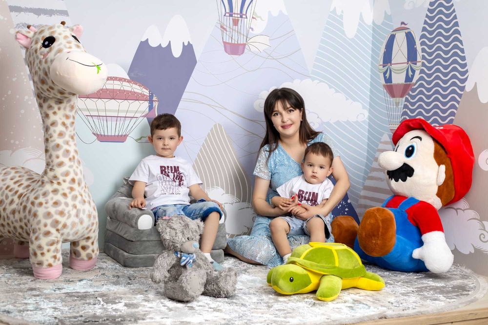 Уютная семейная фотосессия в студии.