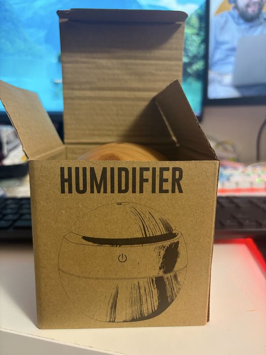 Mini Aroma Diffuser / Humidifier – Wood Effect, Color-Changing LED