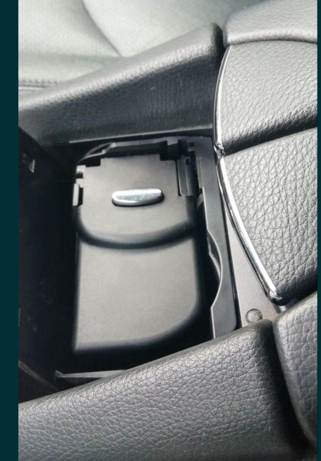 Поставка,стойка за чаши за Мерцедеc W204,W205,W207,W211,W212,W213,W219