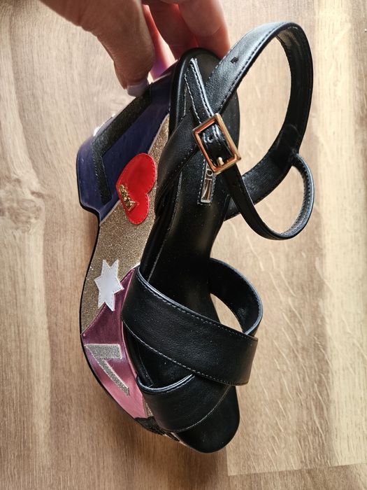 Дамски сандали GAUDI