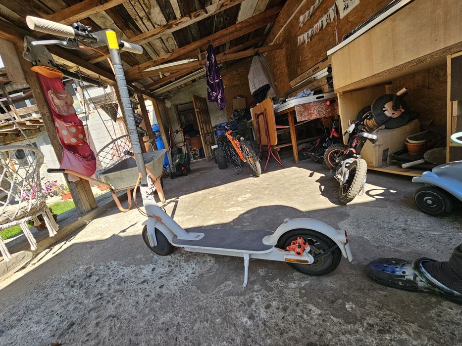 Trotineta electrica Xiaomi Mi Electric Scooter 3 alb
