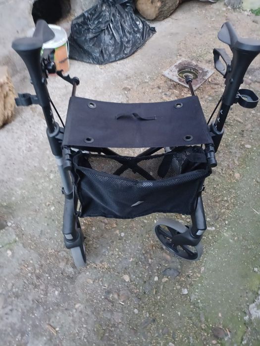 Vând cadru stil cărucior cu scaun