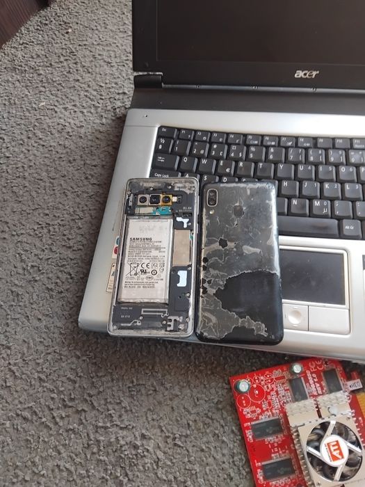 Piese leptopuri si telefone