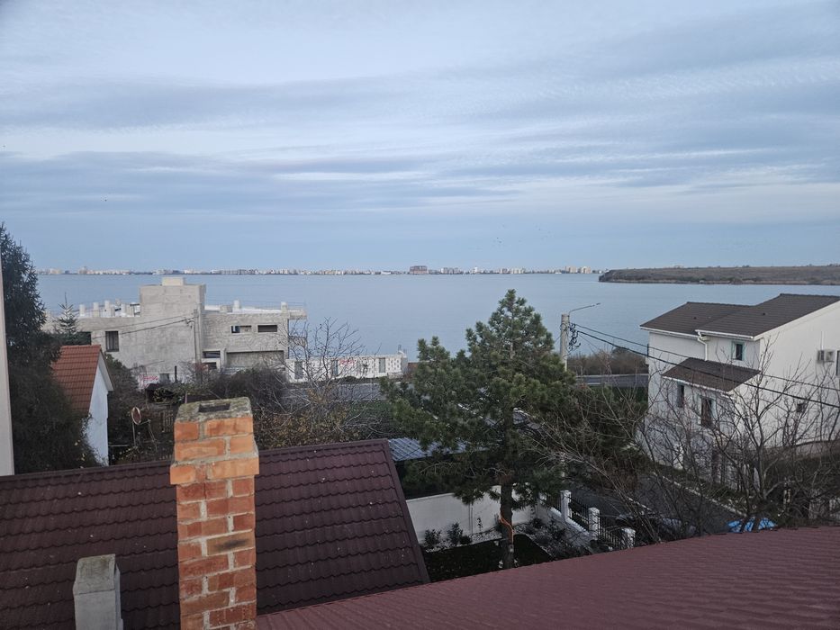 Vila de vanzare P+1 vedere lac