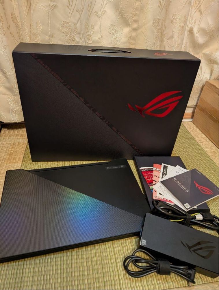 Asus ROG Zephyrus M15 ( 240Hz /RTX 2070 )