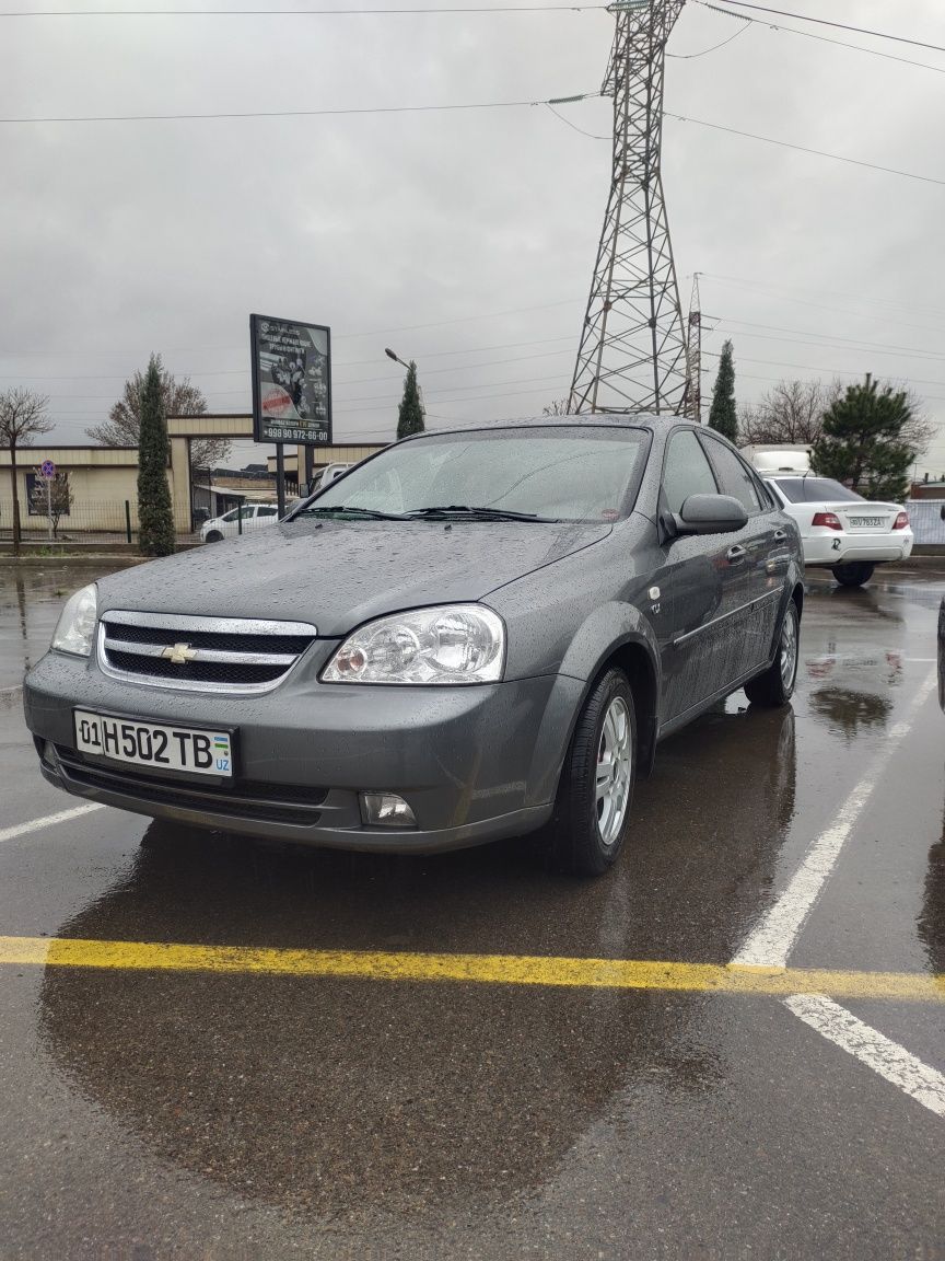 Lacetti 2012 sotiladi