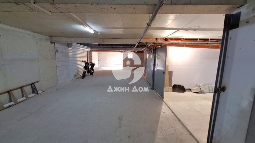 Просторен гараж в к-с „Елитония Делукс“ гр. Несебър