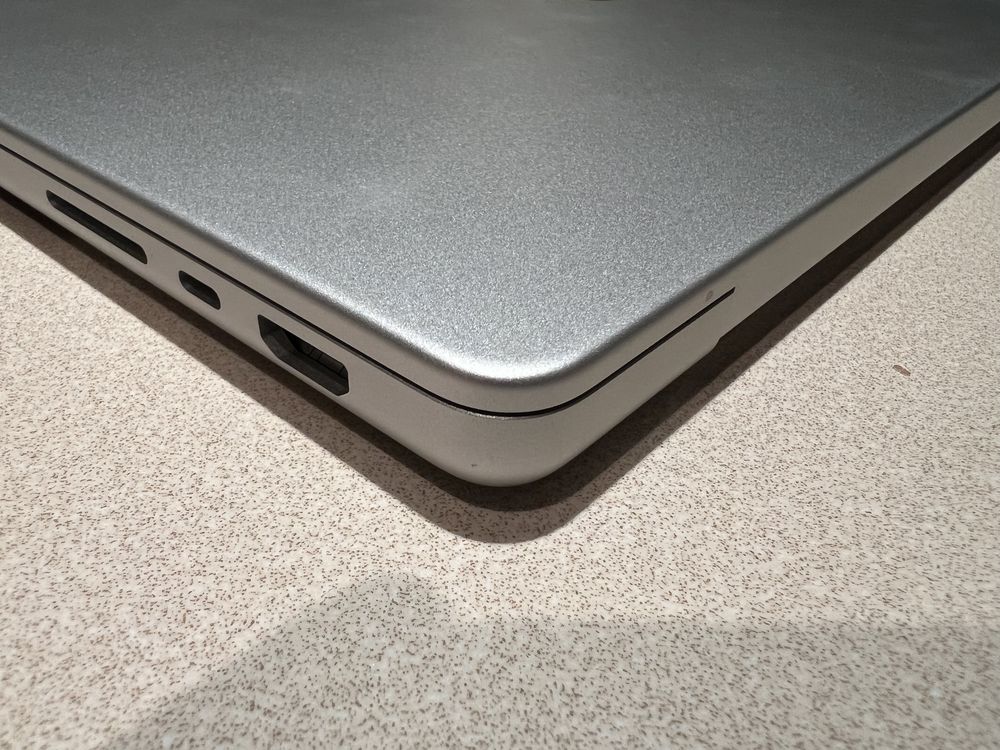 MacBook Pro 14 M2 Pro Silver 100% 41 цикъла 15м. гаранция в БГ