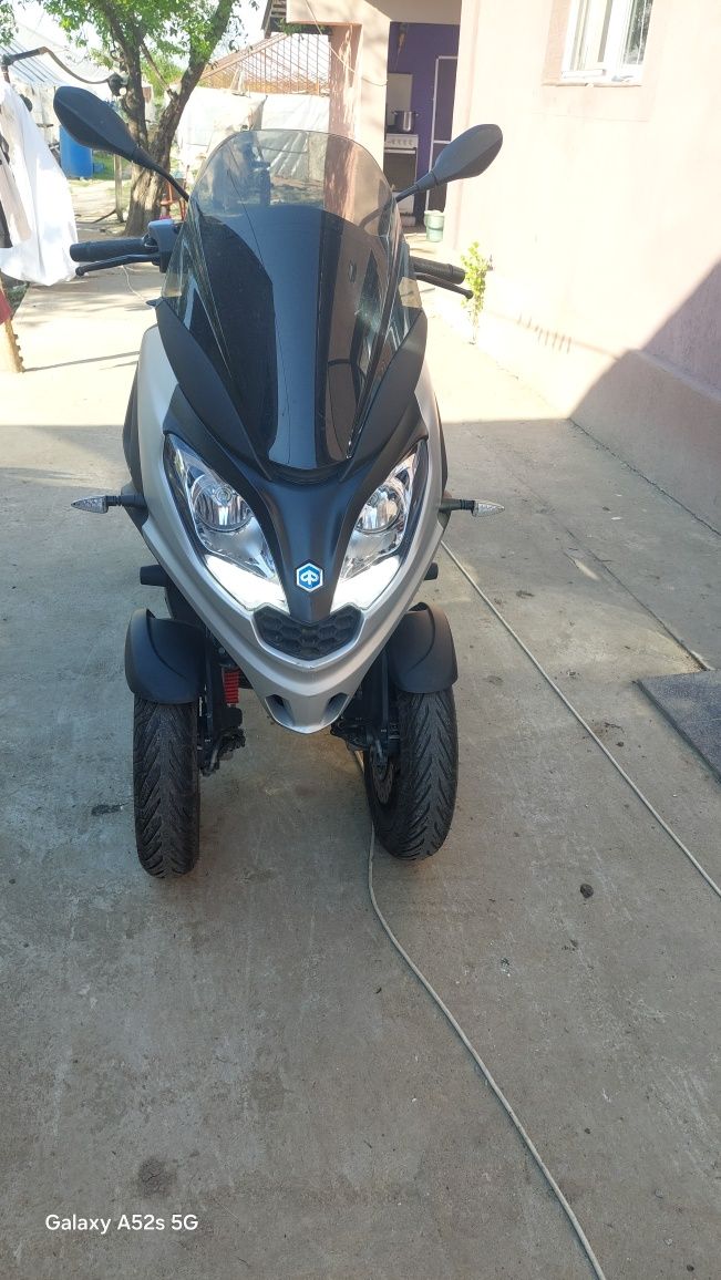 Vând Piaggio MP3