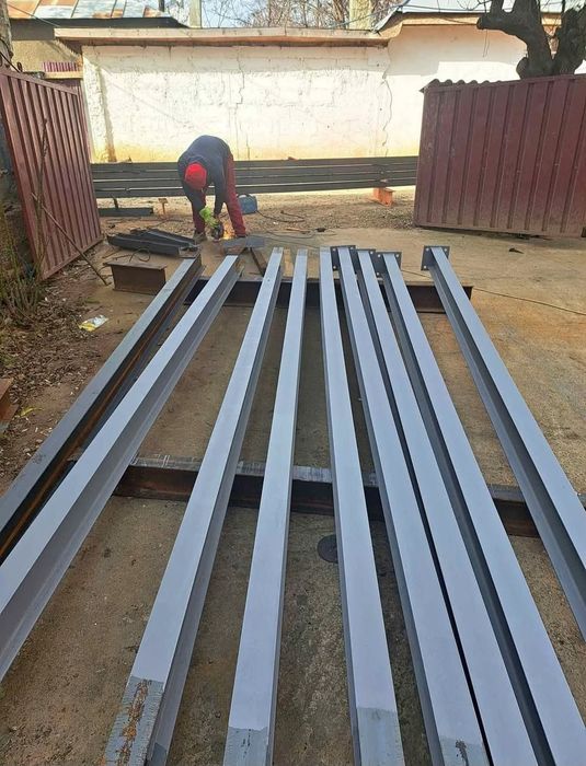Vând 6ferme metalice la 10m și 12 stâlpi la 4m din ipe 160