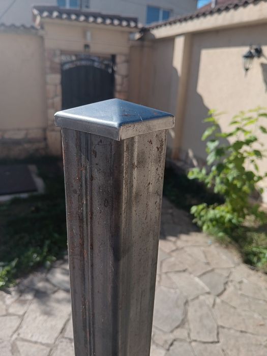 Колове за ограда с планка