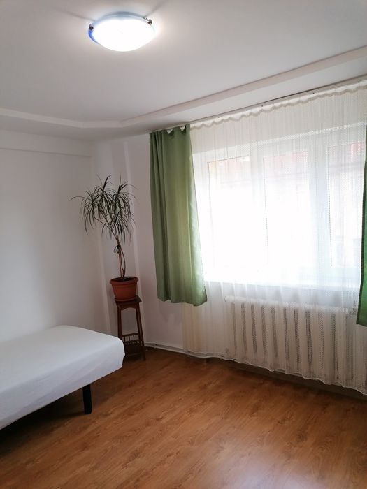 Închiriez apartament 2 camere decomandate