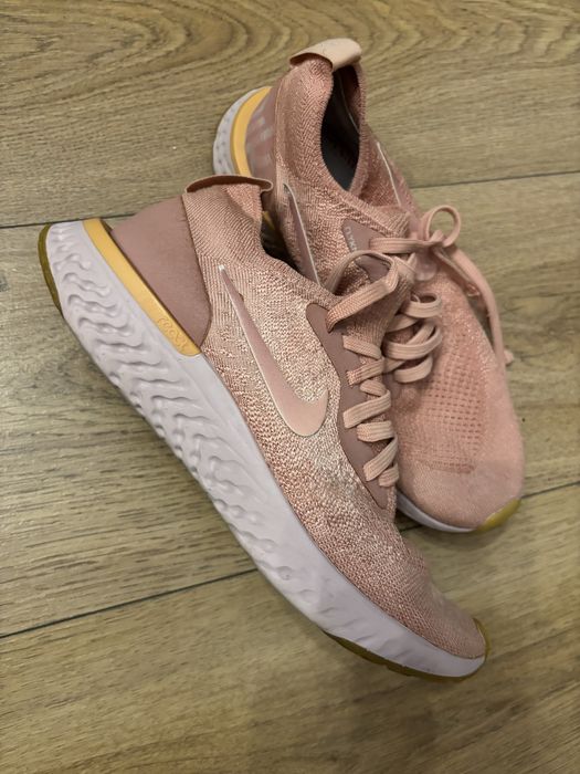 Adidasi pantofi sport nike marime 36 foarte usori