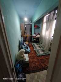 "Продаётся 1-комнатная квартира в Юнусабаде: средний ремонт, частично