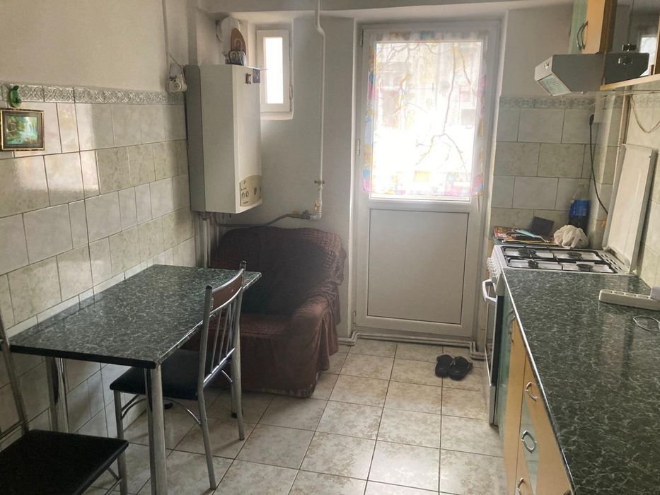 Inchiriez apartament 3 camere Micro 3, Buzau