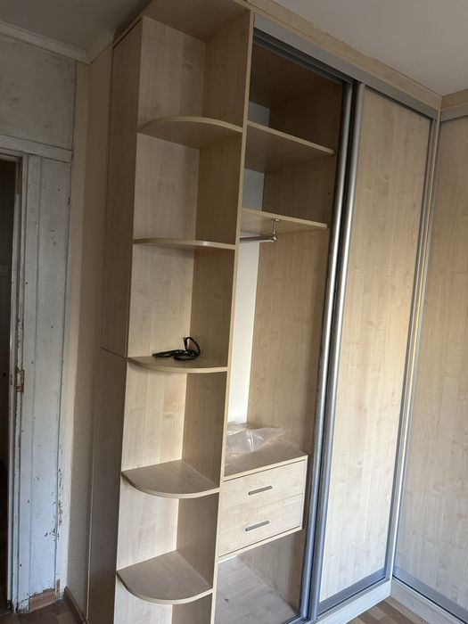 Шкаф для спальный комнаты в очень хорошем состояние почти новый з