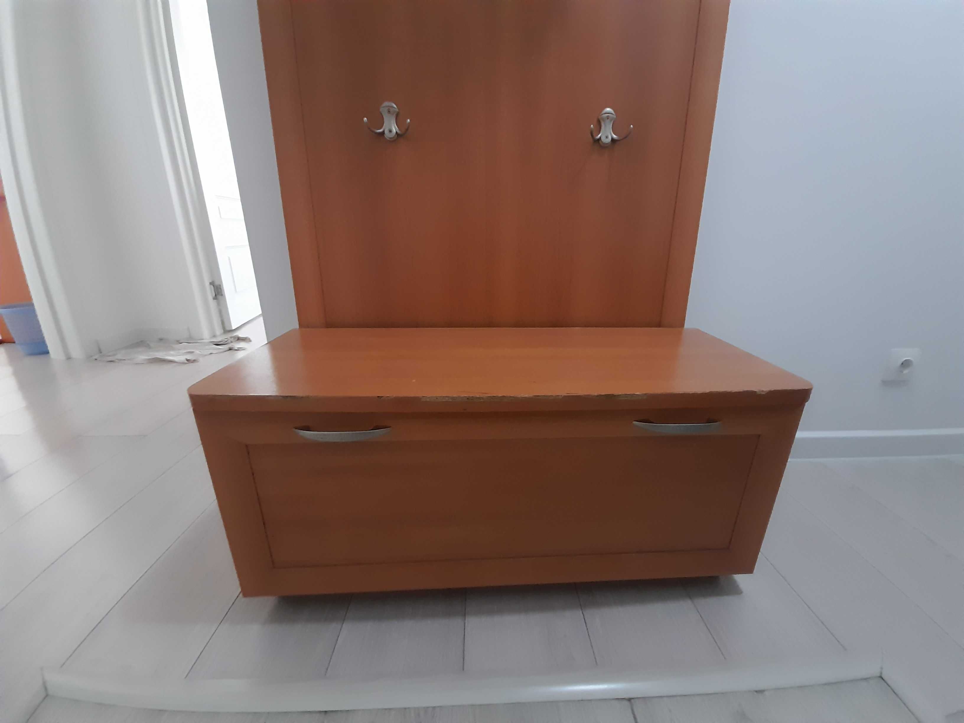 Продается прихожий гарнитур, пр-во Россия, в отличном состоянии, б/у.