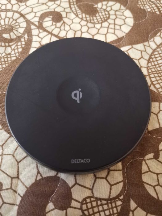 DELTACO Wireless Fast-charger for iPhone and Android, 10W fuctional