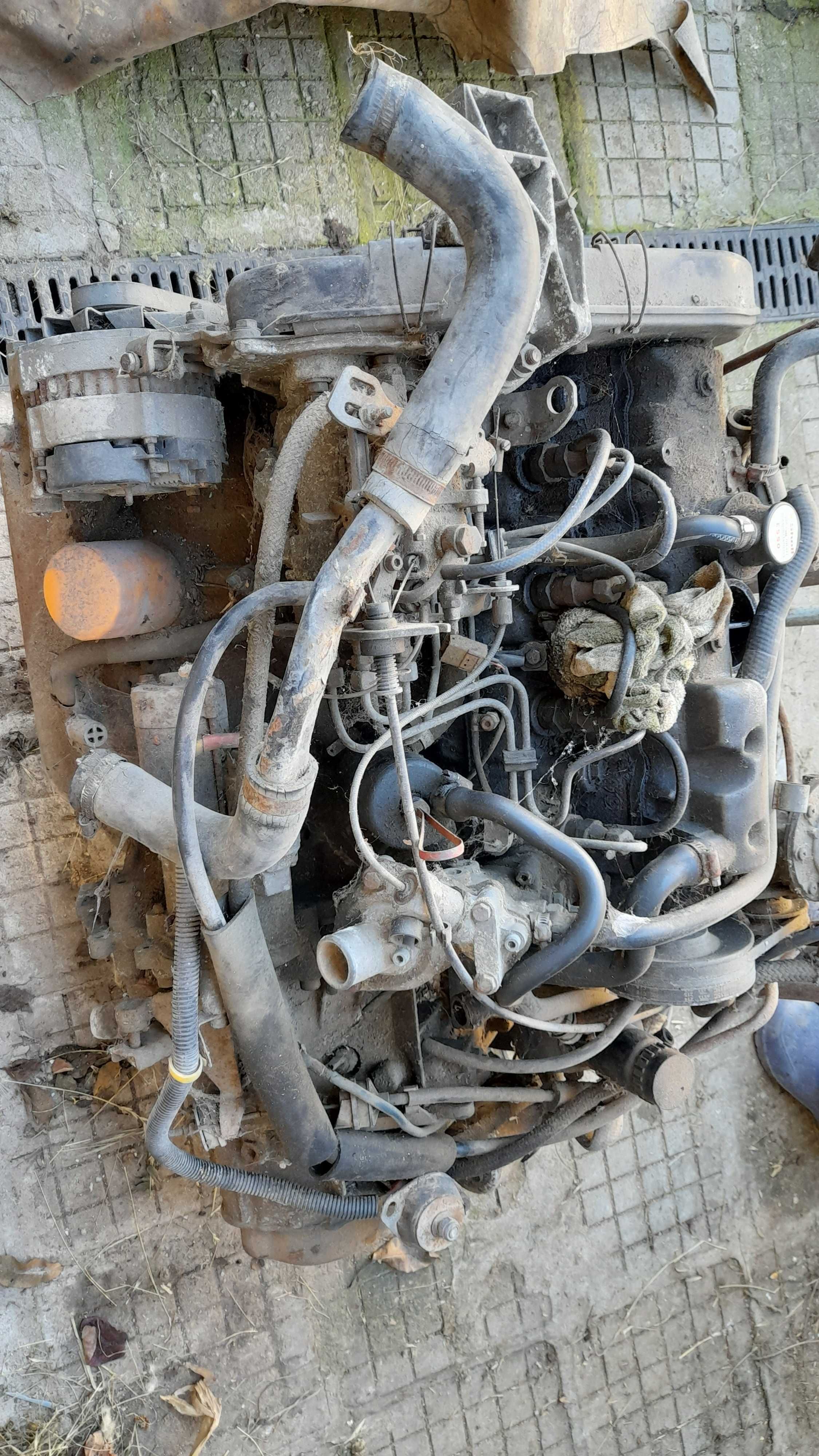 Продавам Пежо 305 / Peugeot 305 на части.