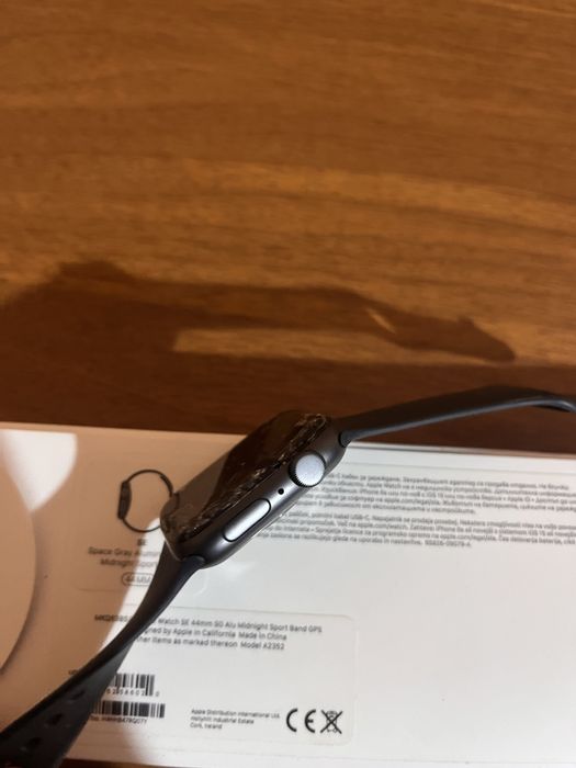 Apple Watch SE счупен