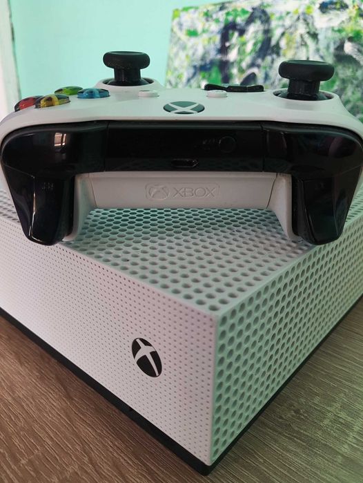 Xbox One S + Fortnite Battle Royale Launch Edition All, бял, с 4K UHD