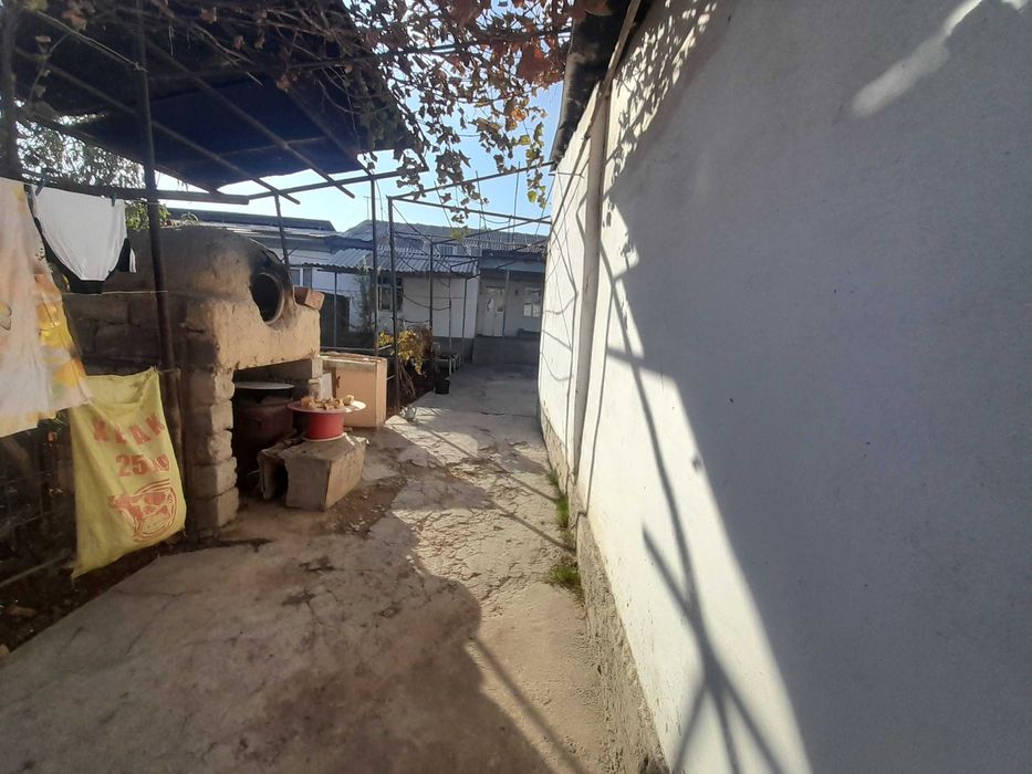 7..3 сотих 8 комнат Участка Яшнабадский район 1 линия Хороший Локация