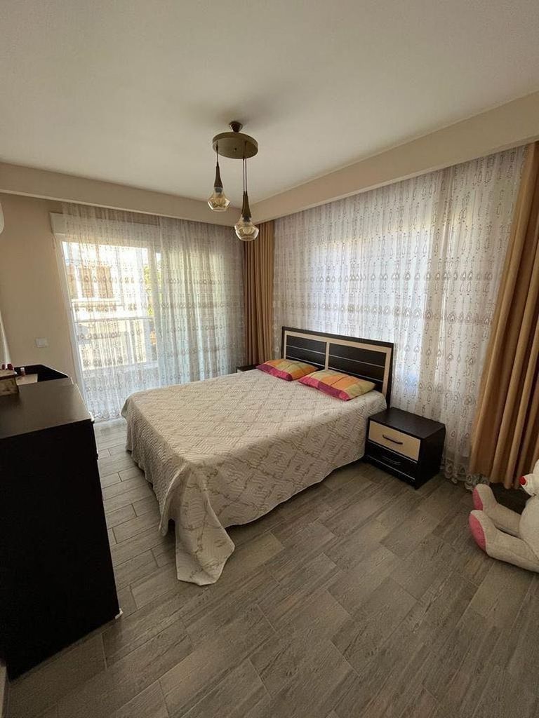 Продава се Тристаен апартамент в София, Банишора - 94 кв.м за 1564 €/кв.м - Снимка #2