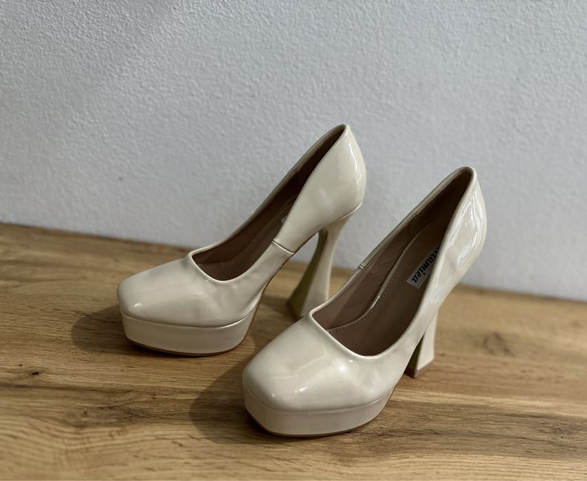 Pantofi noi bej cu toc si platforma