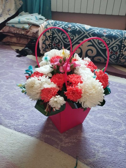 Цветы новая покупали вчера
