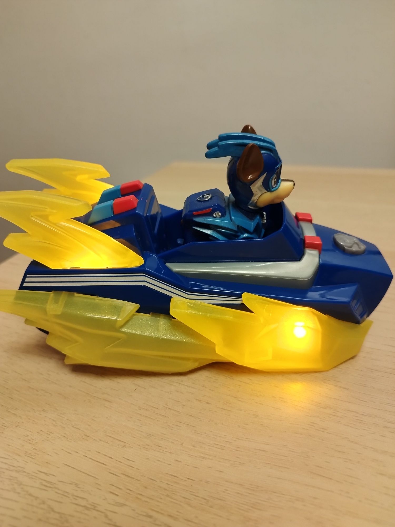 Mașina Paw Patrol cu figurina Chase