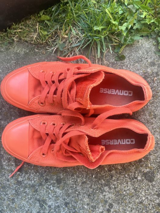 Vând adidasi Converse
