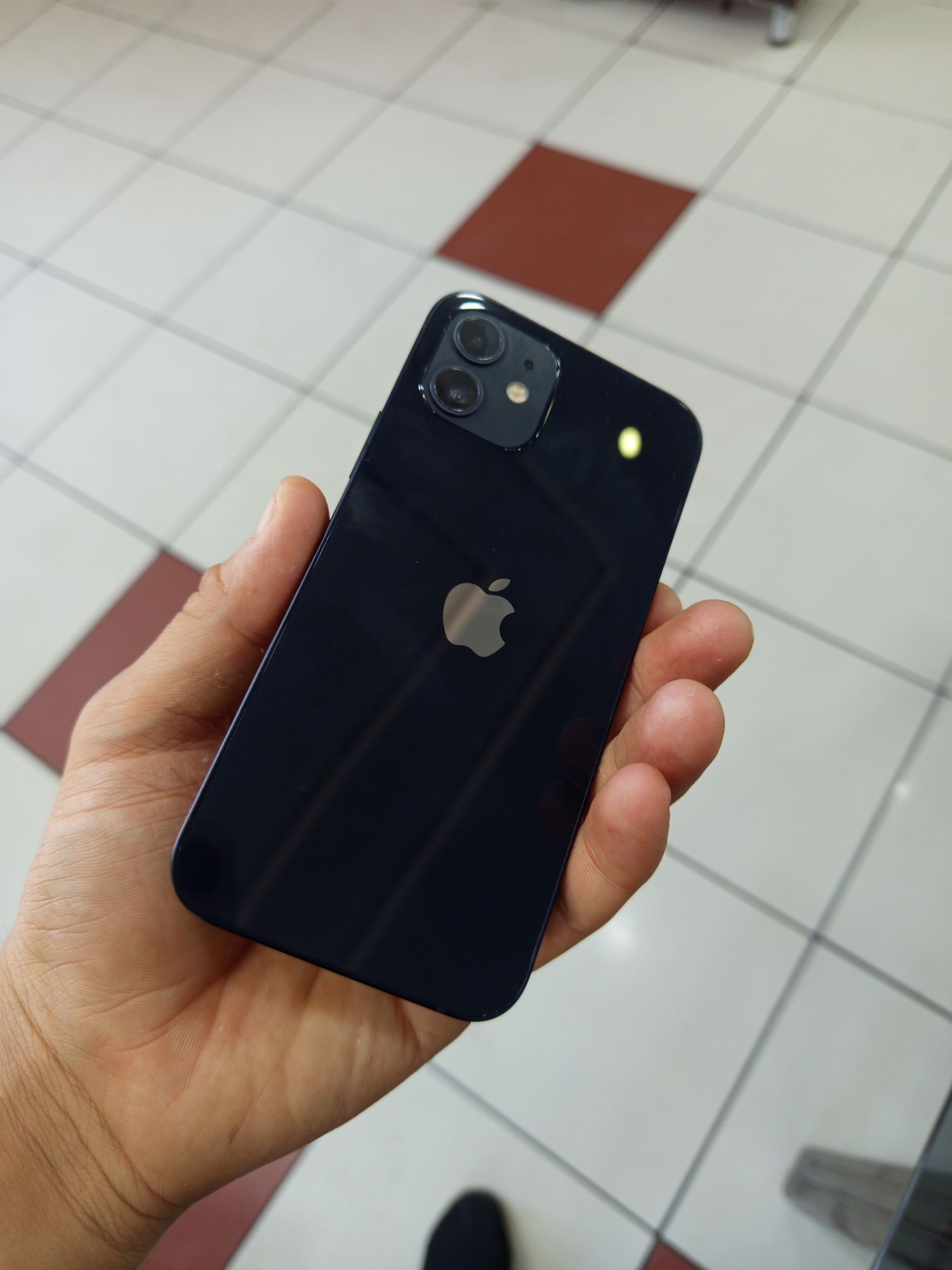 iPhone 12,karobka dakument bilan