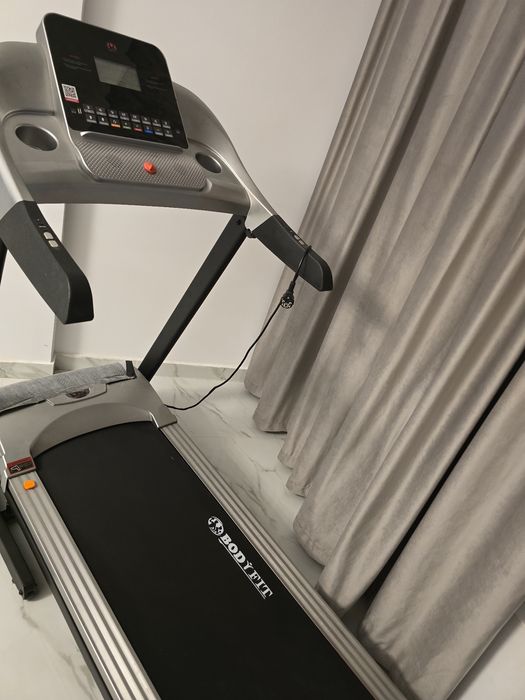 Banda de alergat electrica BodyFit® A2000, App Fitshow, Motor 2,5 CP,