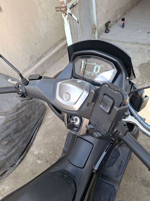 Skuter srochna sotiladi kelishiladi