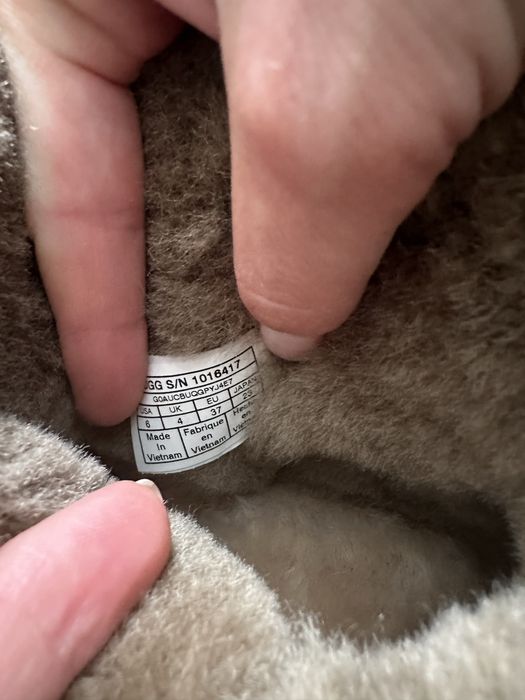 Cizme UGG, nepurtate