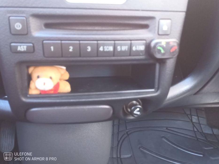 Тойота Ярис 2004г 1000кубика 68кс  бензин.