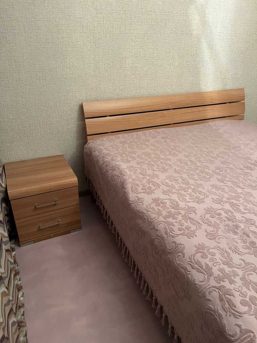 Продам кровать с тумбочкой