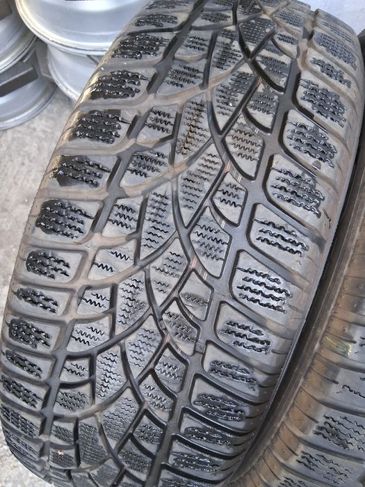 235 55 18 DUNLOP 4броя зимни