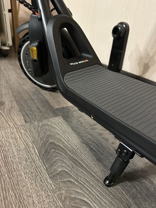 Електрическа тротинетка с максимална скорост 31 km/h