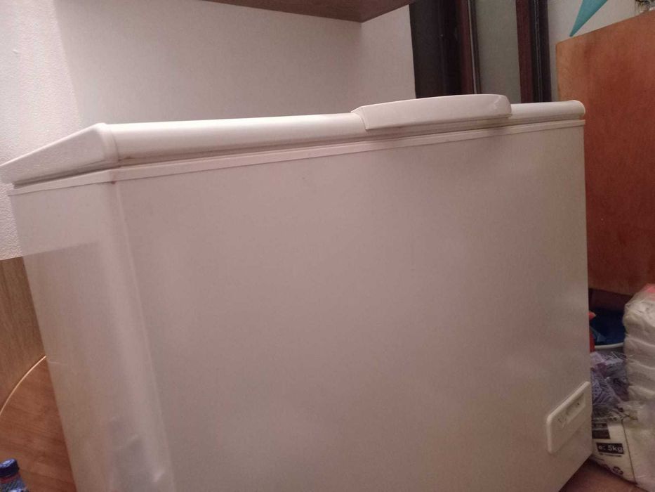 Vând lada frigorifica Zanussi