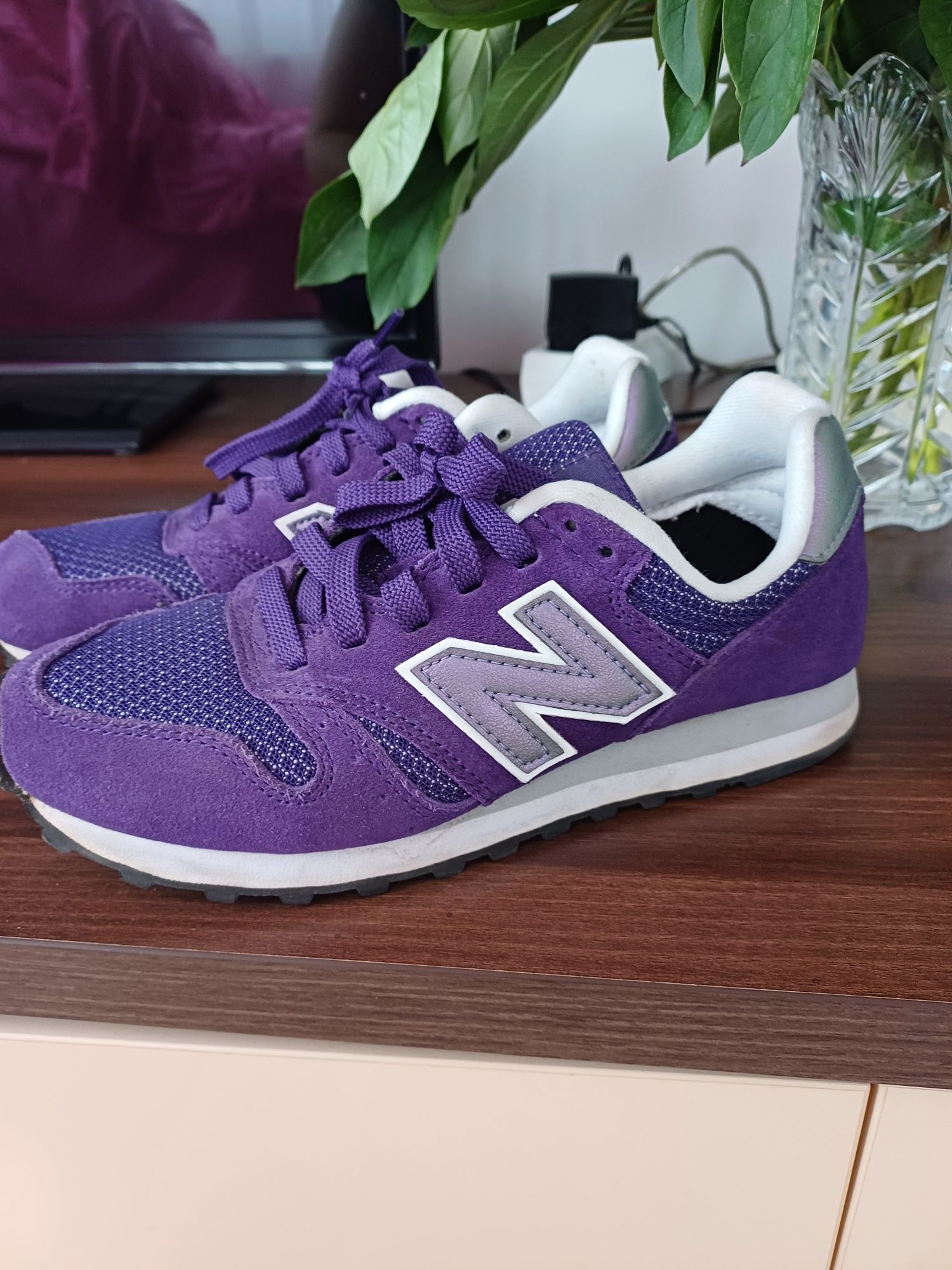 Vând adidas dama New Balance  mov