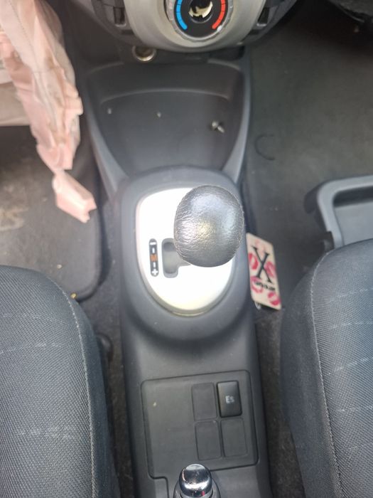 Toyota Yaris 2008 година 1.3 VVT-I  бензин Автоматик  87к.с