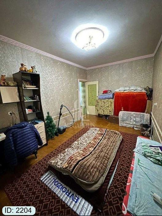 Dinamo bozorcha tarafda 3 xona kvartira sotiladi №2204