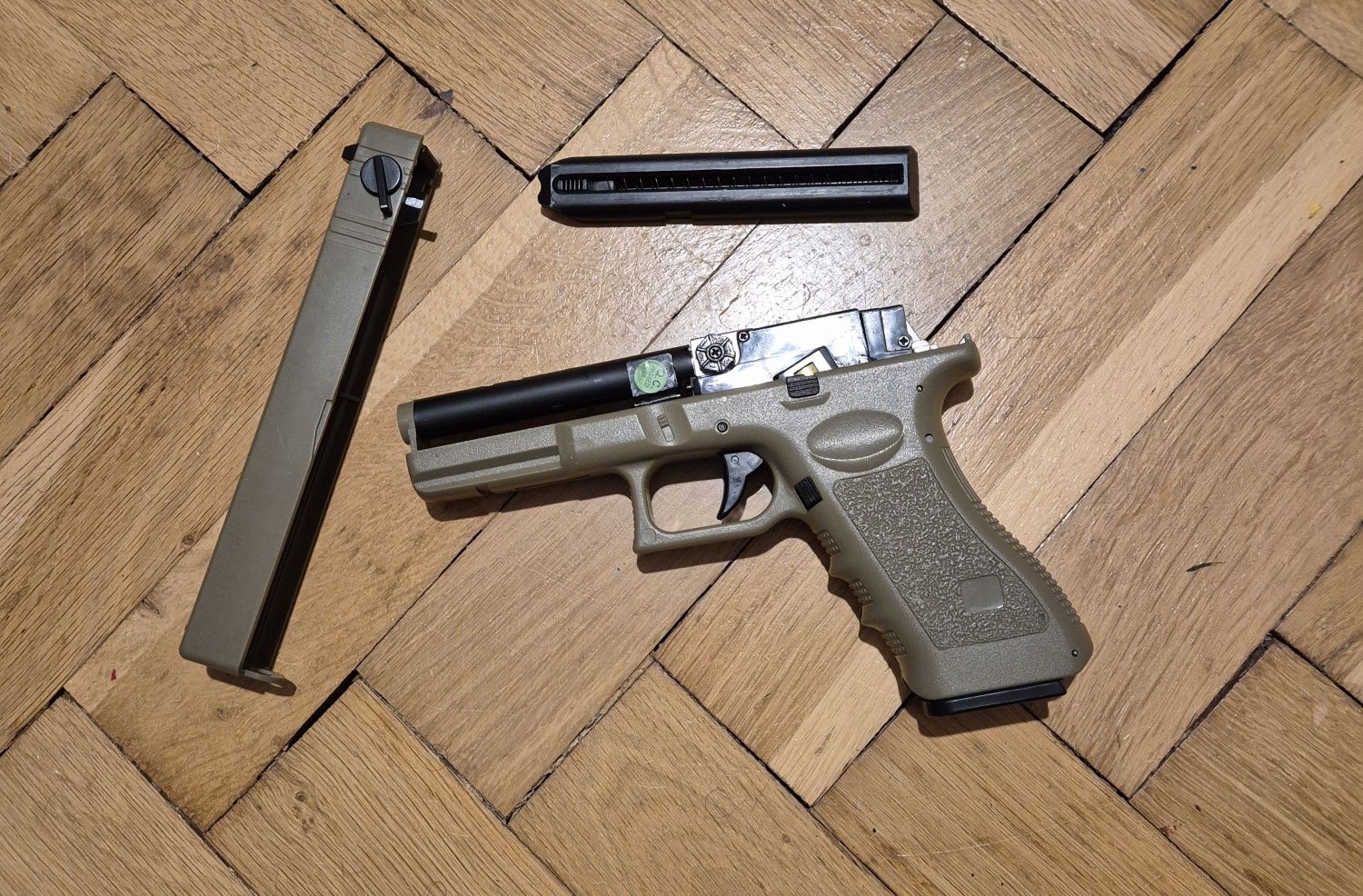 Model Glock 18C Airsoft (CYMA 0.30)