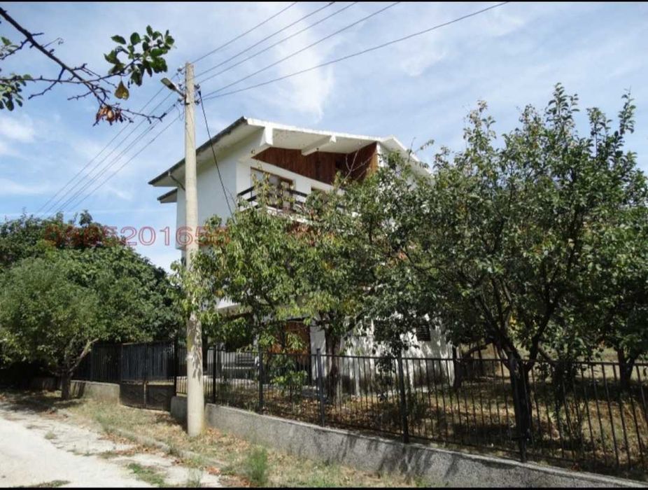 Продавам вила с.Мухово